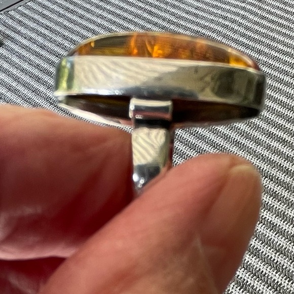 Amber and sterling silver ring. Size 5 3/4. EUC. Beautiful color. - Picture 2 of 9